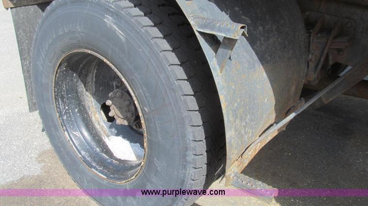 image for item E3866 1997 International 4900 CrewCab dump truck