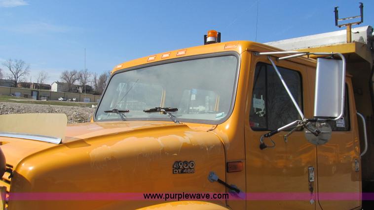 image for item E3866 1997 International 4900 CrewCab dump truck