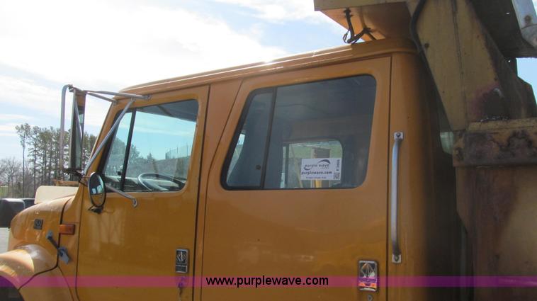 image for item E3866 1997 International 4900 CrewCab dump truck