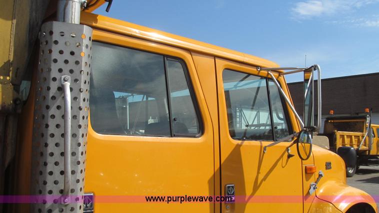 image for item E3866 1997 International 4900 CrewCab dump truck
