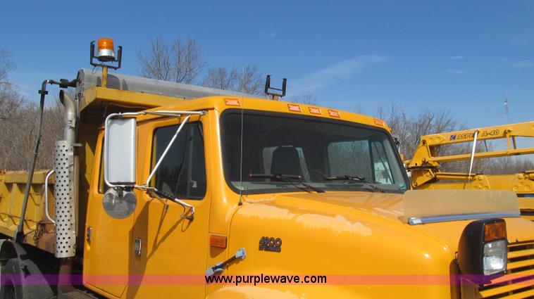 image for item E3866 1997 International 4900 CrewCab dump truck