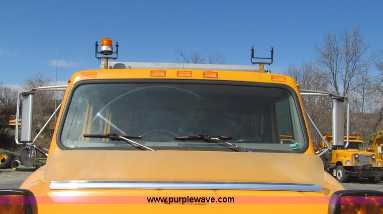 image for item E3866 1997 International 4900 CrewCab dump truck