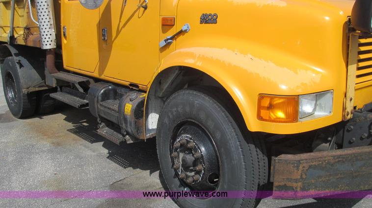 image for item E3866 1997 International 4900 CrewCab dump truck