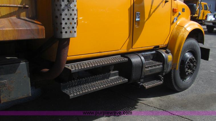 image for item E3866 1997 International 4900 CrewCab dump truck
