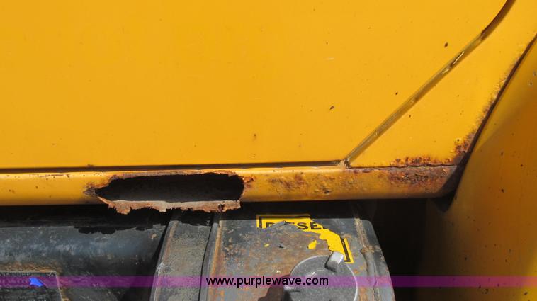 image for item E3866 1997 International 4900 CrewCab dump truck