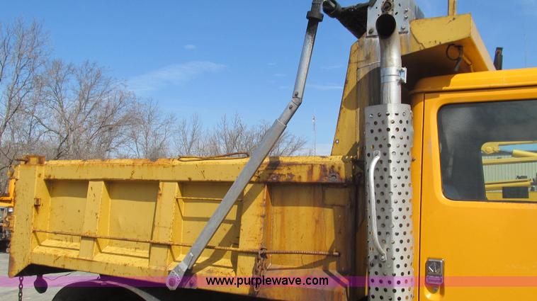 image for item E3866 1997 International 4900 CrewCab dump truck
