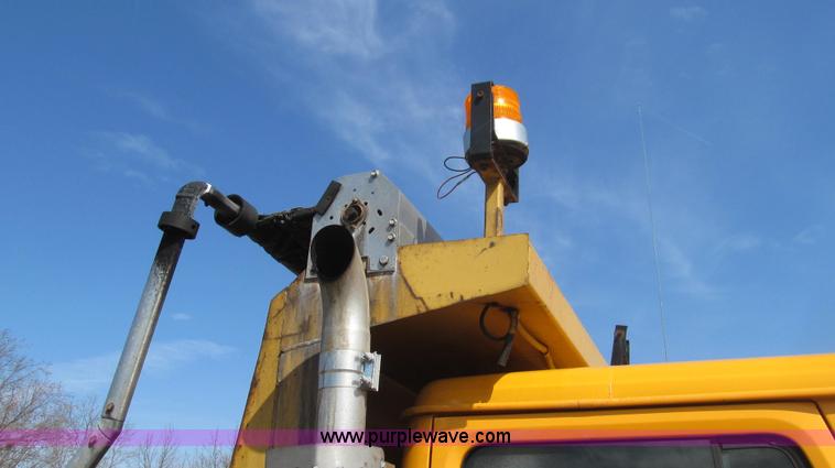 image for item E3866 1997 International 4900 CrewCab dump truck