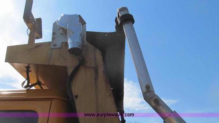 image for item E3866 1997 International 4900 CrewCab dump truck