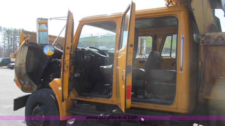 image for item E3866 1997 International 4900 CrewCab dump truck