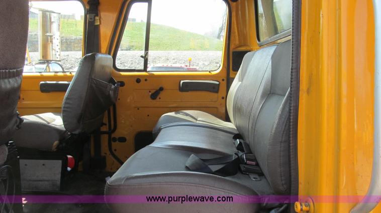 image for item E3866 1997 International 4900 CrewCab dump truck