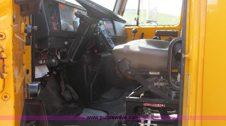 image for item E3866 1997 International 4900 CrewCab dump truck