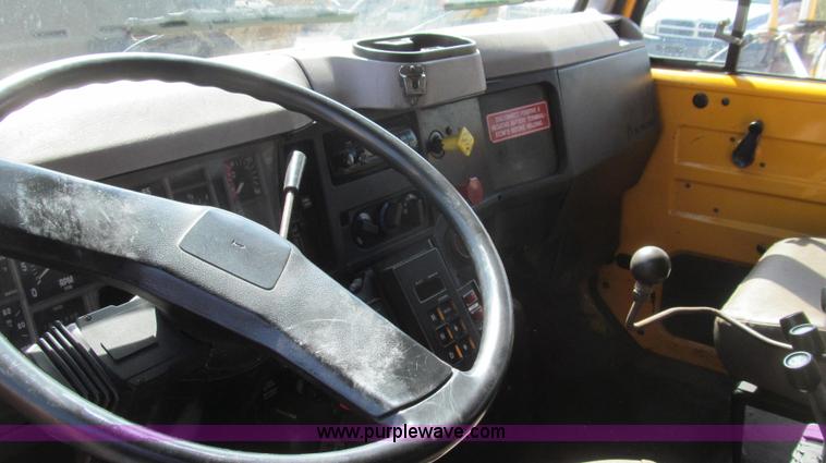 image for item E3866 1997 International 4900 CrewCab dump truck