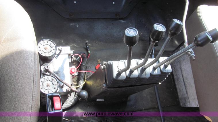 image for item E3866 1997 International 4900 CrewCab dump truck