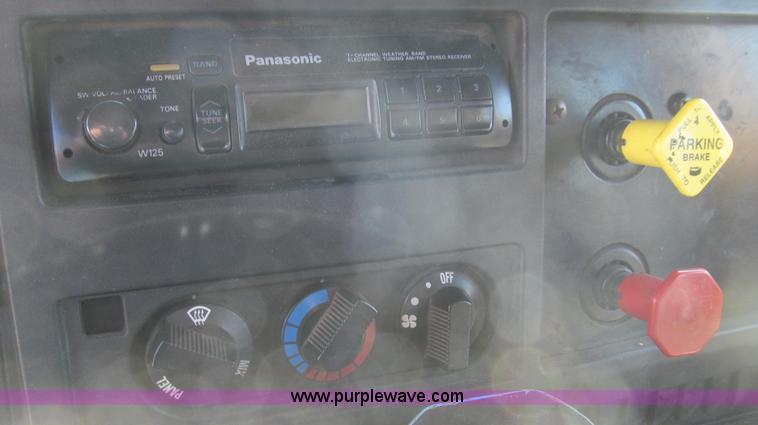 image for item E3866 1997 International 4900 CrewCab dump truck