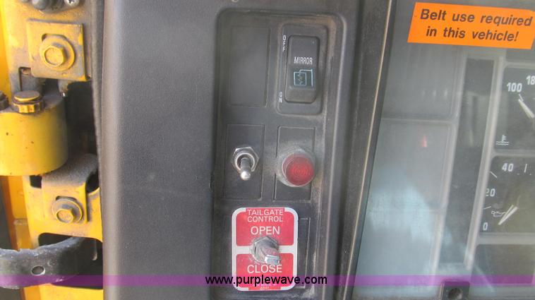 image for item E3866 1997 International 4900 CrewCab dump truck