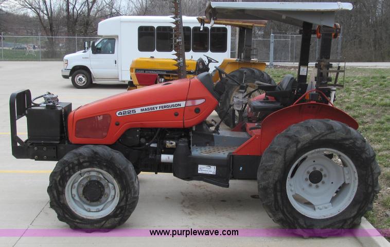 image for item E3868 2000 Massey-Ferguson 4225 MFWD tractor