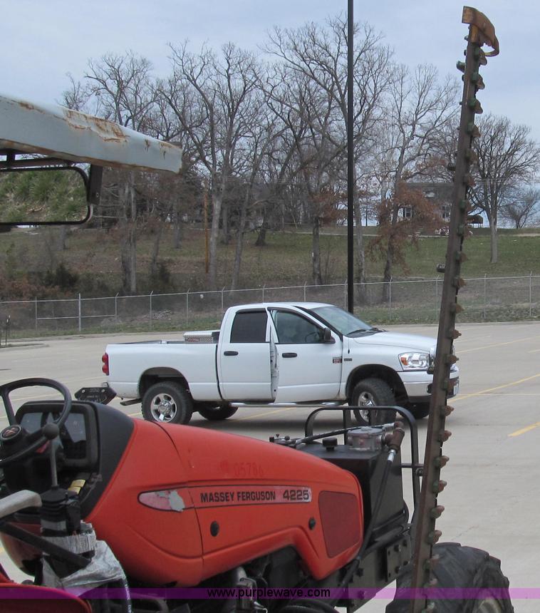 image for item E3868 2000 Massey-Ferguson 4225 MFWD tractor