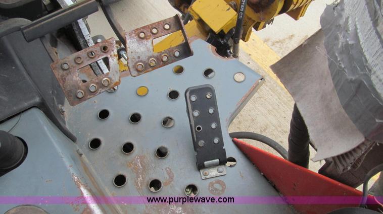 image for item E3868 2000 Massey-Ferguson 4225 MFWD tractor