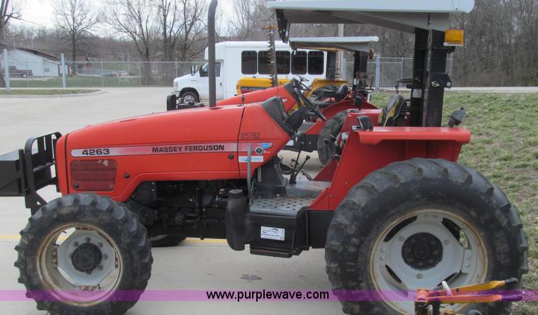 image for item E3869 2000 Massey-Ferguson 4263 MFWD tractor