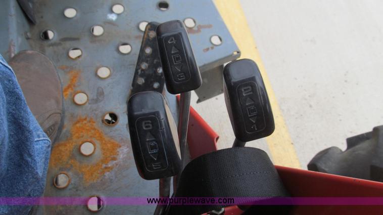 image for item E3869 2000 Massey-Ferguson 4263 MFWD tractor