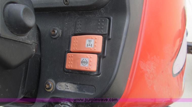 image for item E3869 2000 Massey-Ferguson 4263 MFWD tractor