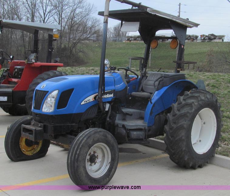 image for item E3870 2004 New Holland TN70 tractor