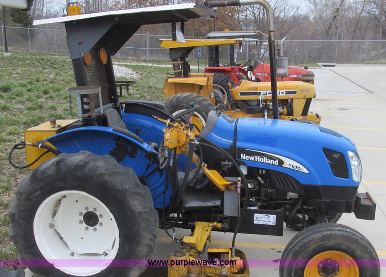 image for item E3870 2004 New Holland TN70 tractor