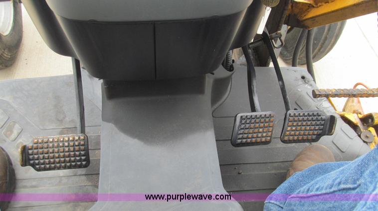 image for item E3870 2004 New Holland TN70 tractor