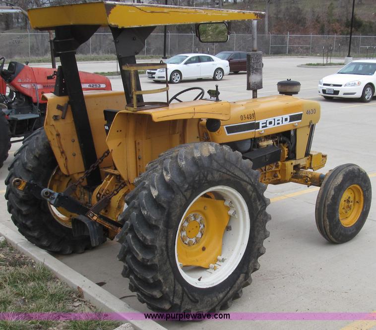 image for item E3871 1992 Ford 4630 tractor