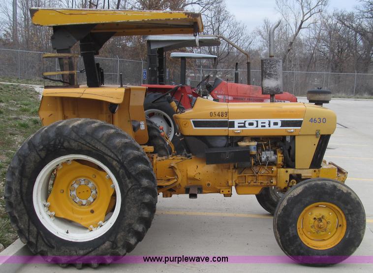 image for item E3871 1992 Ford 4630 tractor