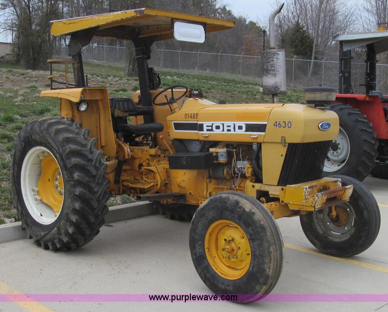 image for item E3871 1992 Ford 4630 tractor