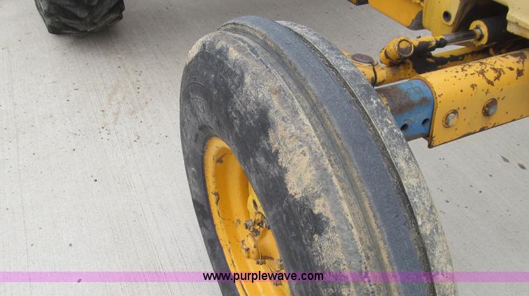 image for item E3871 1992 Ford 4630 tractor