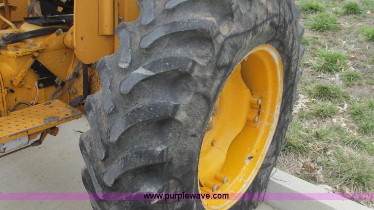 image for item E3871 1992 Ford 4630 tractor