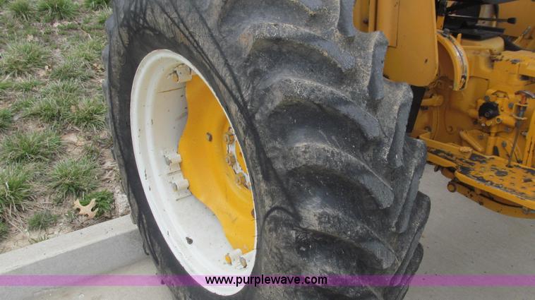 image for item E3871 1992 Ford 4630 tractor