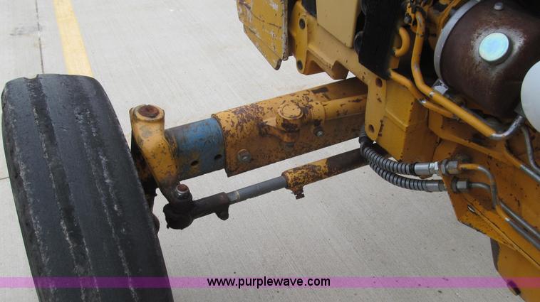 image for item E3871 1992 Ford 4630 tractor