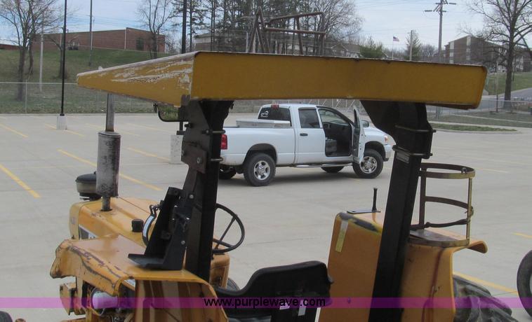 image for item E3871 1992 Ford 4630 tractor