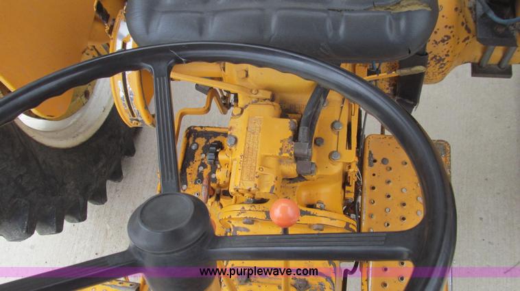 image for item E3871 1992 Ford 4630 tractor