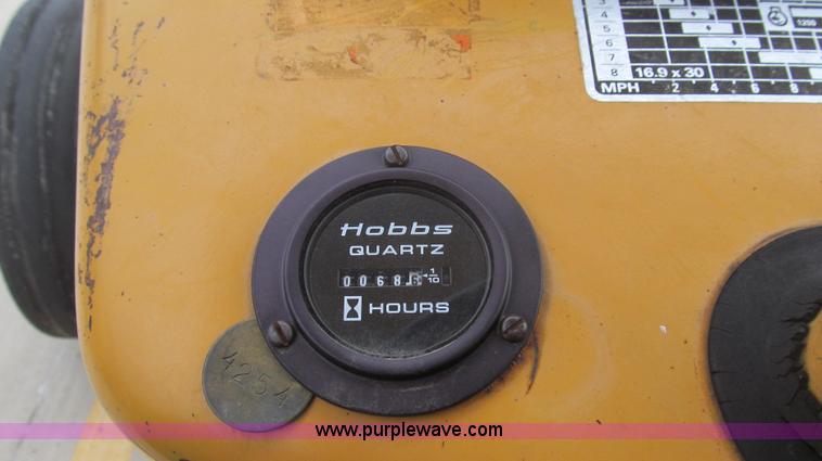 image for item E3871 1992 Ford 4630 tractor