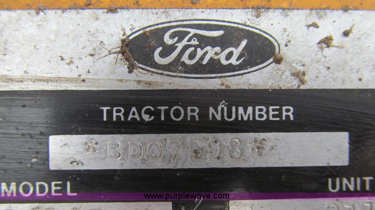 image for item E3871 1992 Ford 4630 tractor