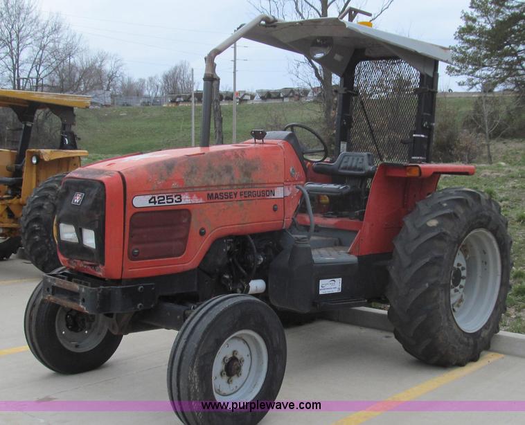 image for item E3872 1999 Massey-Ferguson 4253 tractor