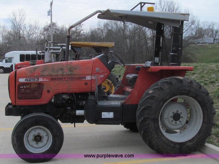 image for item E3872 1999 Massey-Ferguson 4253 tractor