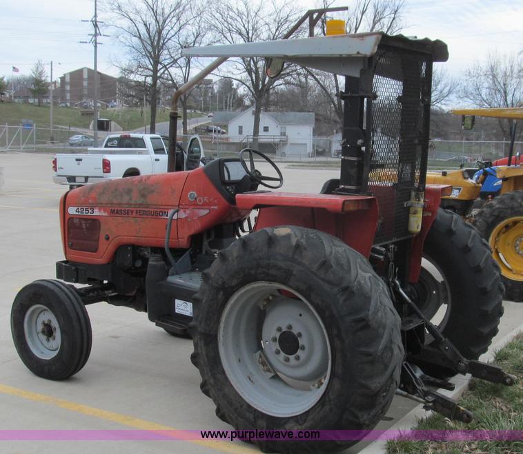 image for item E3872 1999 Massey-Ferguson 4253 tractor