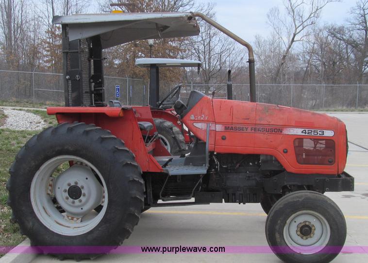 image for item E3872 1999 Massey-Ferguson 4253 tractor