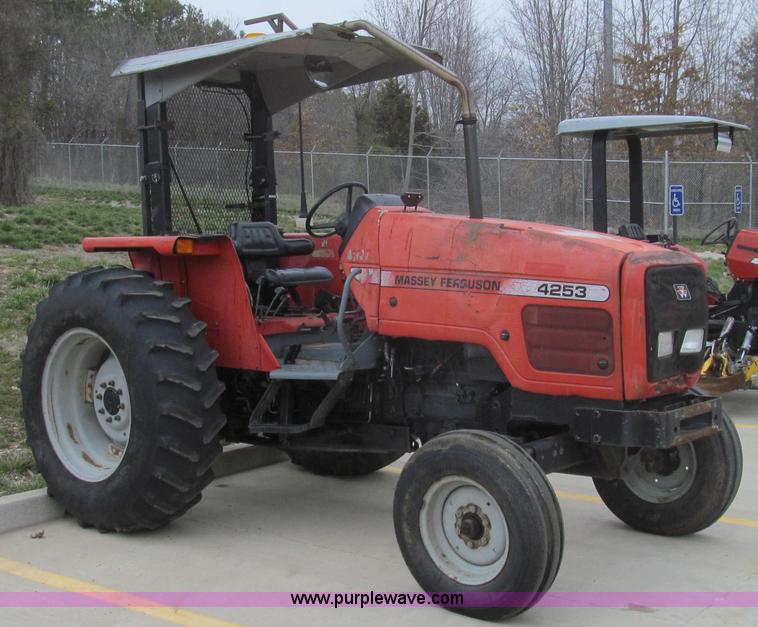 image for item E3872 1999 Massey-Ferguson 4253 tractor
