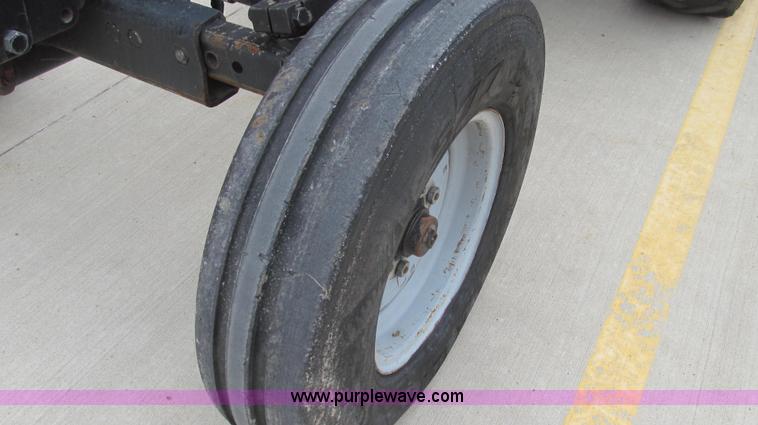 image for item E3872 1999 Massey-Ferguson 4253 tractor