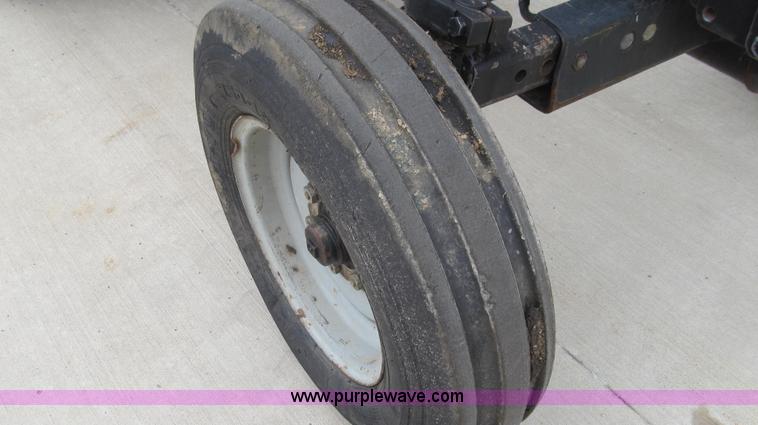 image for item E3872 1999 Massey-Ferguson 4253 tractor