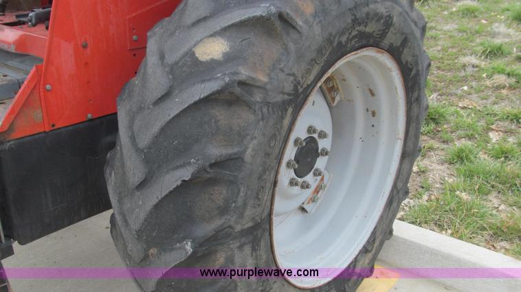 image for item E3872 1999 Massey-Ferguson 4253 tractor