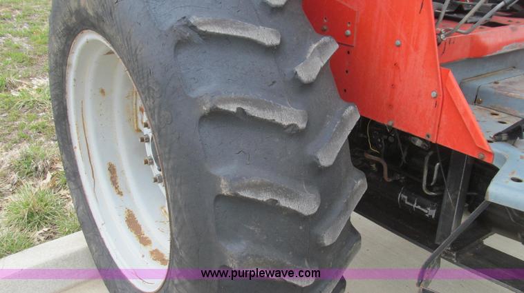 image for item E3872 1999 Massey-Ferguson 4253 tractor