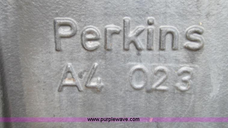 image for item E3872 1999 Massey-Ferguson 4253 tractor