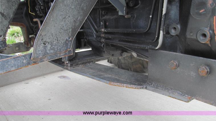 image for item E3872 1999 Massey-Ferguson 4253 tractor